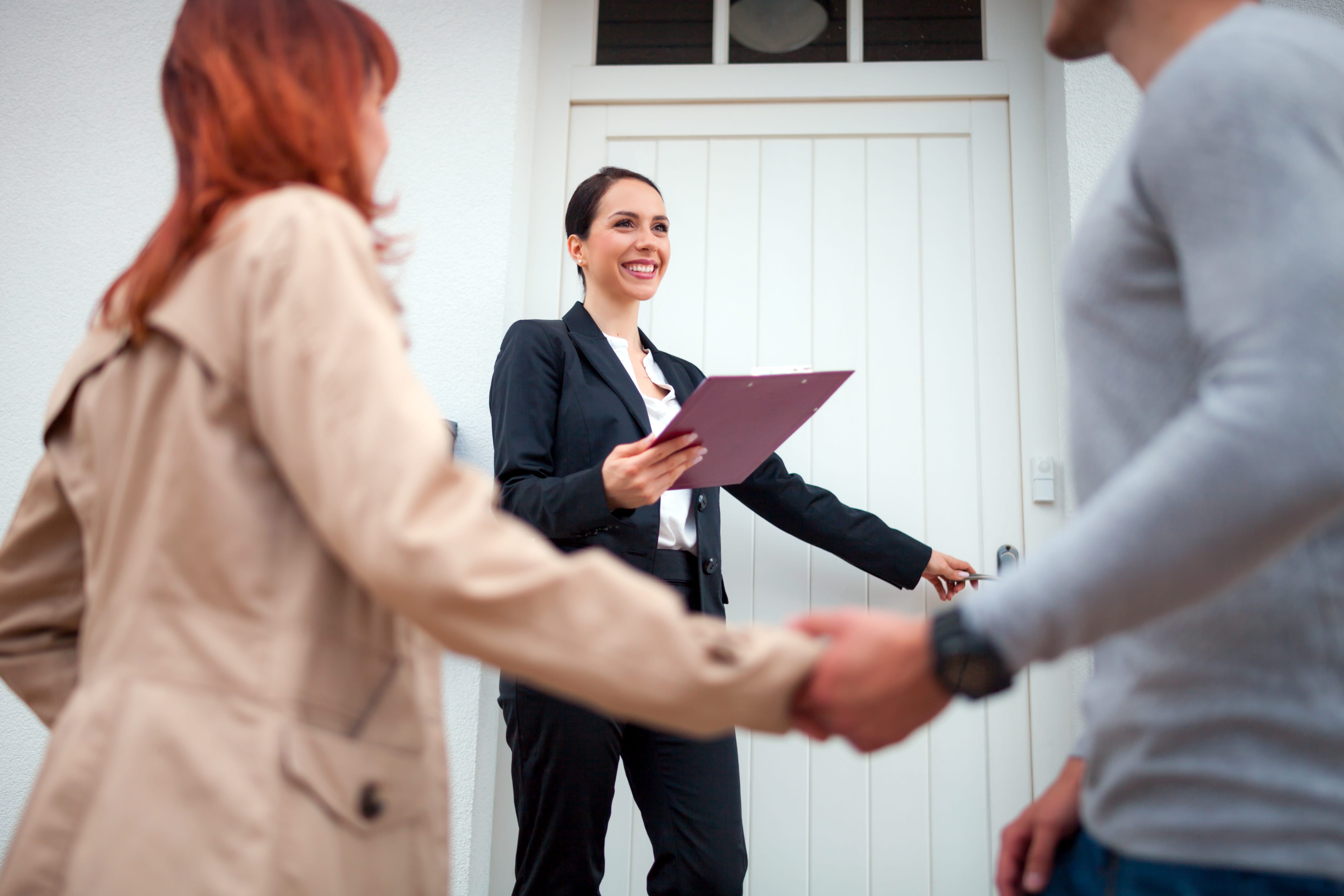 Realtor assisting a family with finding Section 8 housing in Florida